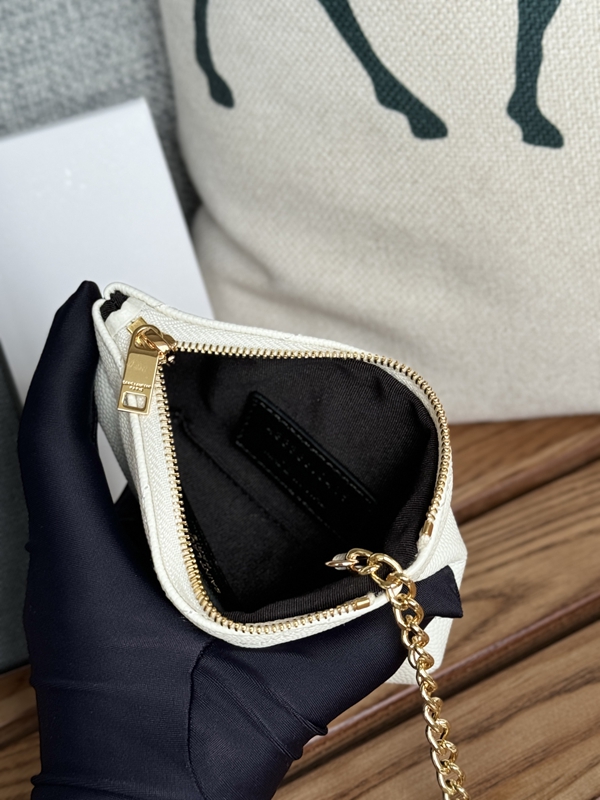 イヴサンローラン財布角部分ディテール